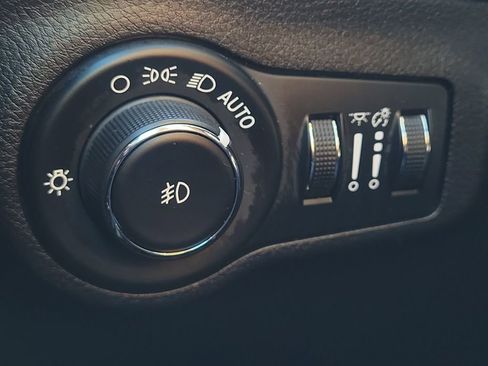 Used 2020 Jeep Compass Limited image 23