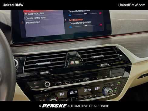 Used 2023 BMW 530i RWD image 11