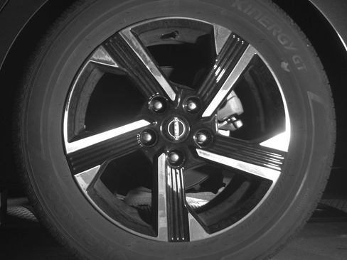 Used 2025 Nissan Sentra SV FWD image 17