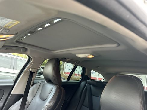 Used 2017 Volvo V60 T5 Cross Country w/ Convenience Package image 14