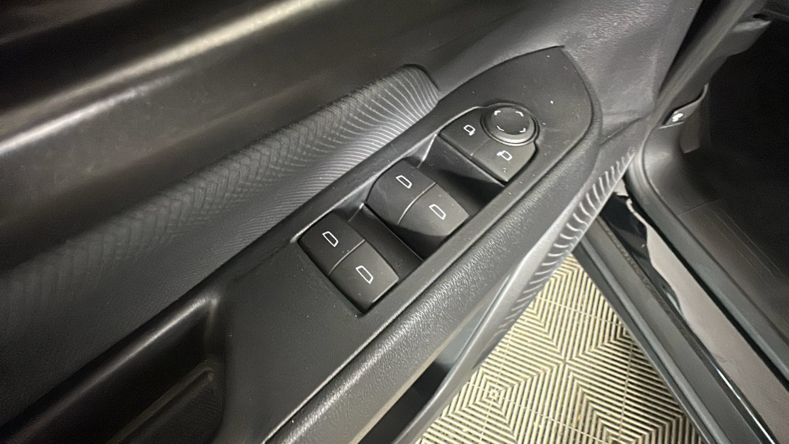 Used 2026 Chevrolet Equinox EV LT FWD image 12