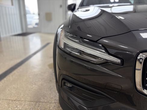 Used 2024 Volvo V60 B5 Cross Country Plus image 7