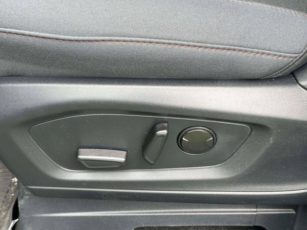 Used 2026 Ford Explorer Active AWD/4WD image 19