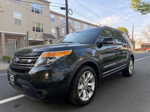 Used 2015 Ford Explorer Limited w/ Equipment Group 302A AWD/4WD image 2
