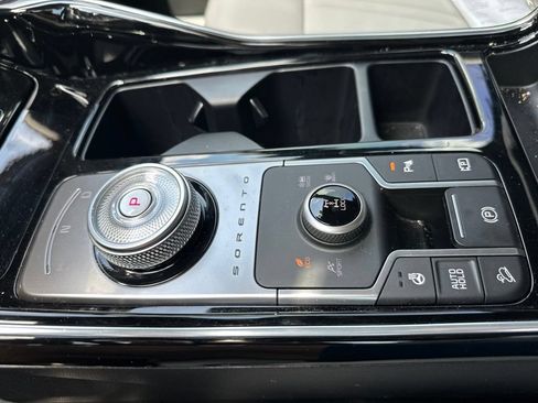 Certified 2025 Kia Sorento SX Prestige AWD/4WD image 20