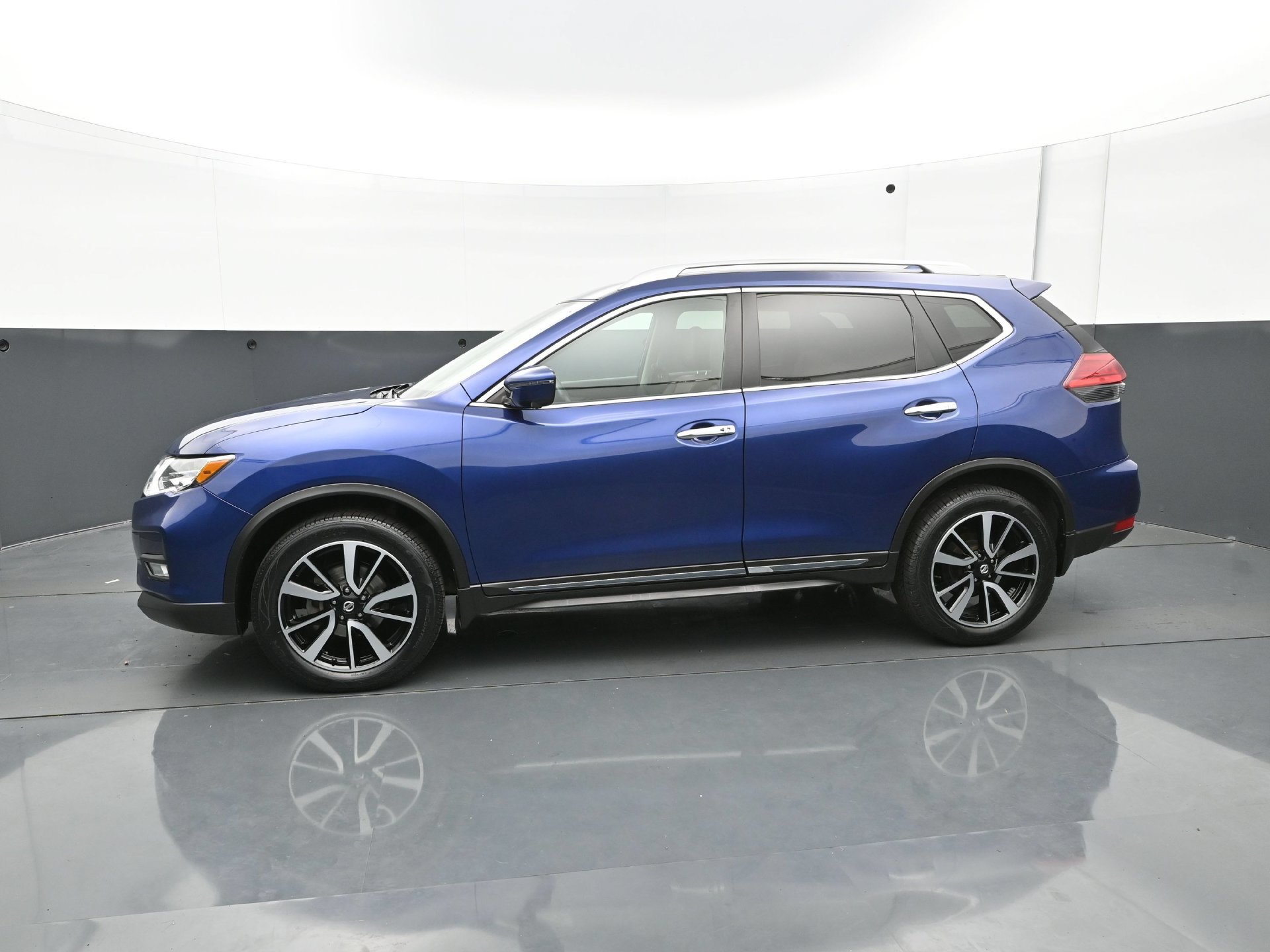 Used 2017 Nissan Rogue SL w/ SL Premium Package AWD/4WD image 3