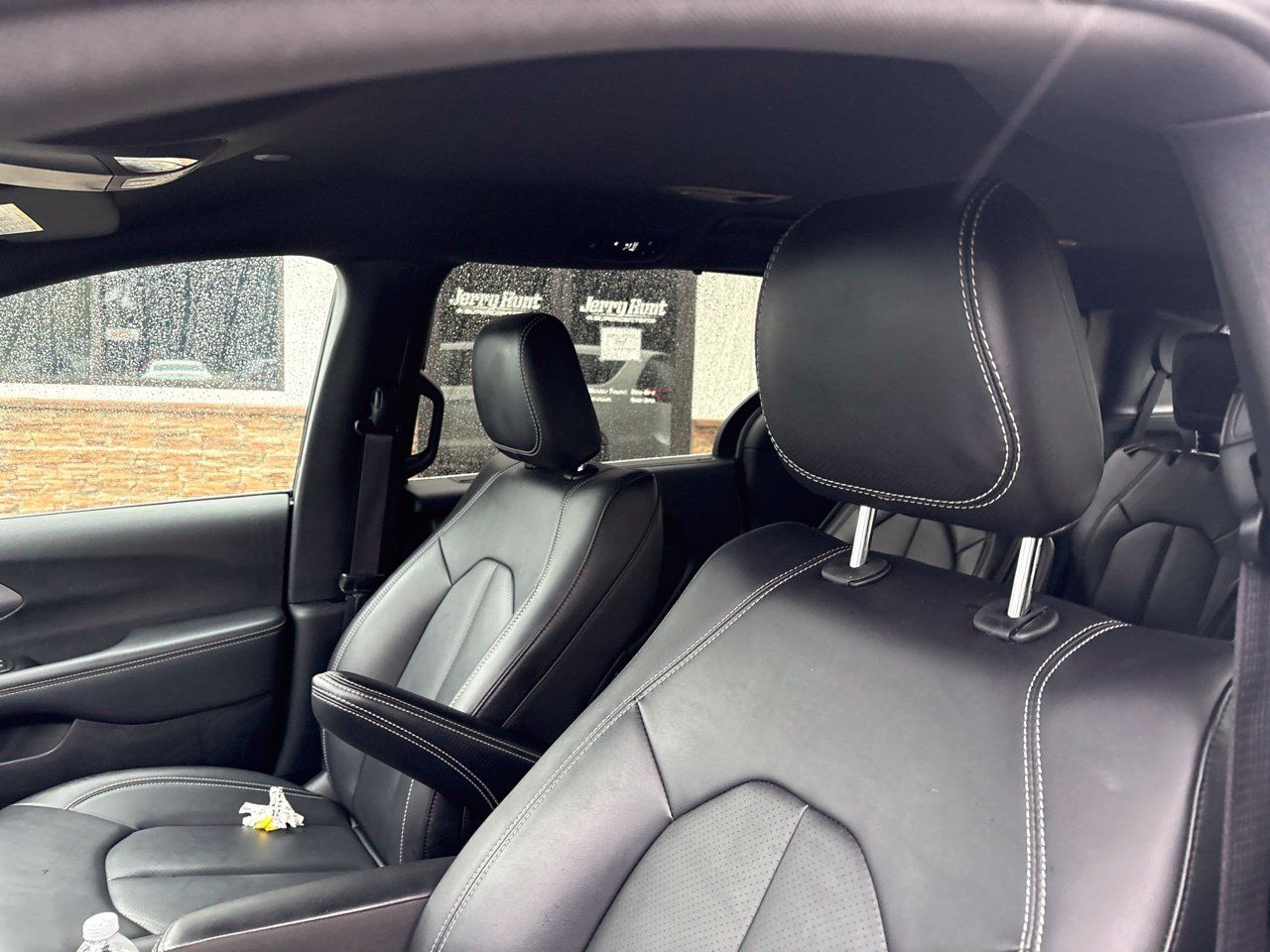 Used 2025 Chrysler Pacifica Select FWD image 3