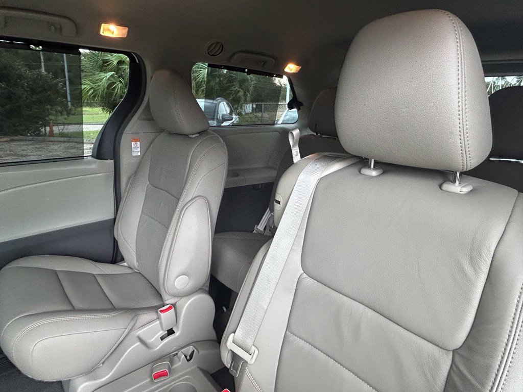 Used 2016 Toyota Sienna XLE FWD image 52