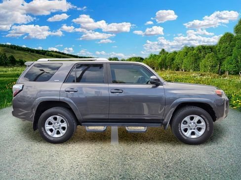 Used 2016 Toyota 4Runner SR5 AWD/4WD image 7