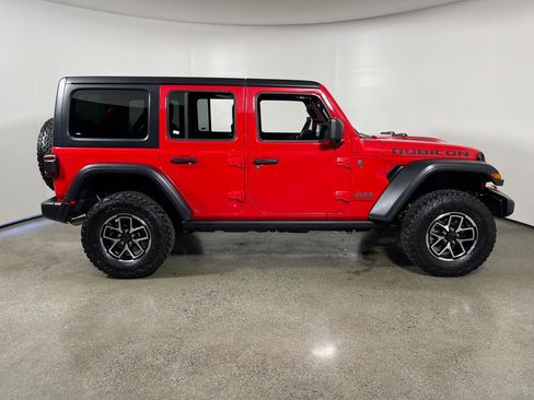 Used 2025 Jeep Wrangler Unlimited Rubicon AWD/4WD image 2