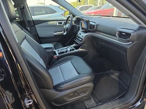 Used 2023 Ford Explorer XLT w/ Equipment Group 202A AWD/4WD image 22