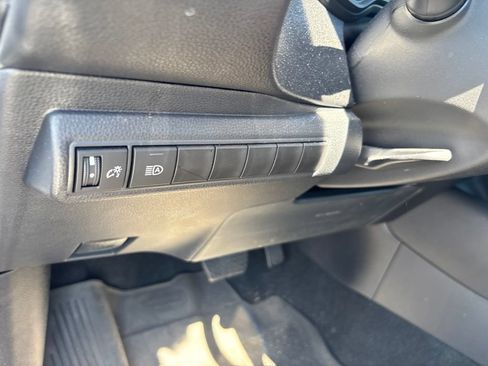Used 2025 Toyota Corolla SE FWD image 17