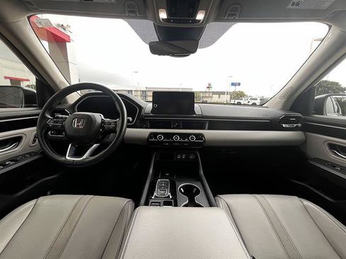 Used 2024 Honda Pilot Touring image 11