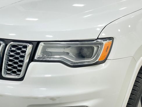 Used 2018 Jeep Grand Cherokee Overland AWD/4WD image 32