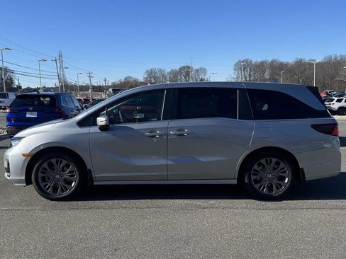 New 2026 Honda Odyssey Touring image 2
