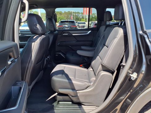 Used 2024 GMC Acadia Elevation w/ LPO, Cargo Package FWD image 10