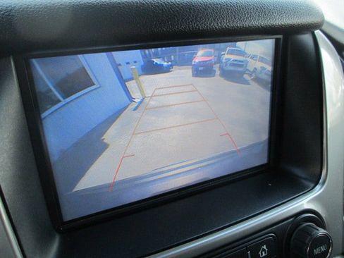 Used 2018 Chevrolet Suburban Premier AWD/4WD image 18
