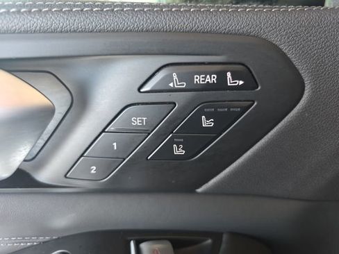 Used 2022 BMW X7 xDrive40i w/ M Sport Package AWD/4WD image 31