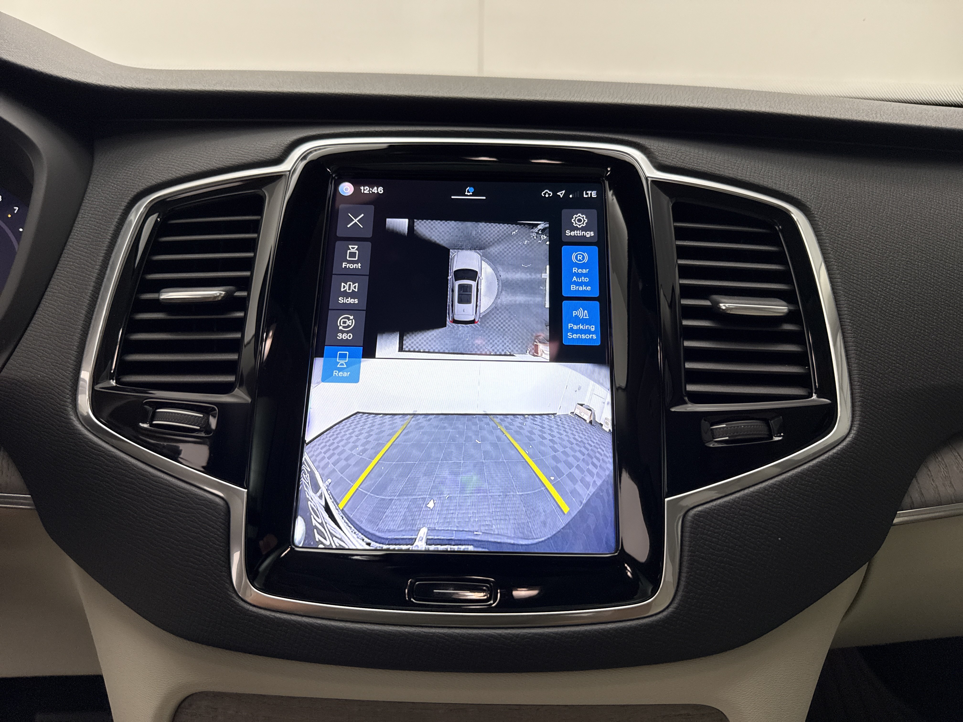 Certified 2024 Volvo XC90 B6 Plus w/ Protection Package Premier AWD/4WD image 20
