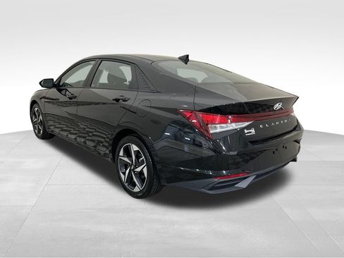 Used 2023 Hyundai Elantra SEL w/ Convenience Package FWD image 3