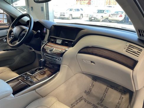 Used 2011 INFINITI M56 x w/ Deluxe Touring Pkg image 19