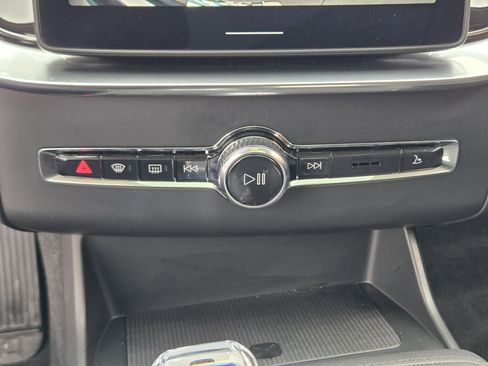 New 2025 Volvo XC90 T8 Core w/ Protection Package image 21