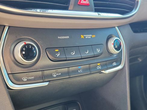 Used 2019 Hyundai Santa Fe SE image 28