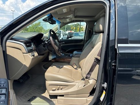 Used 2020 Chevrolet Suburban Premier RWD image 12