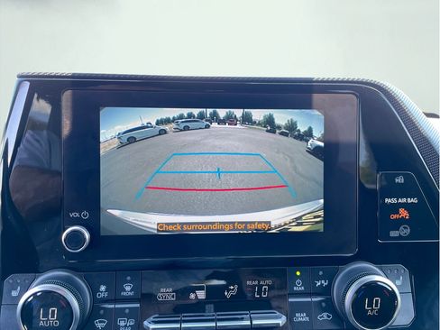 Used 2023 Toyota Highlander XSE AWD/4WD image 9
