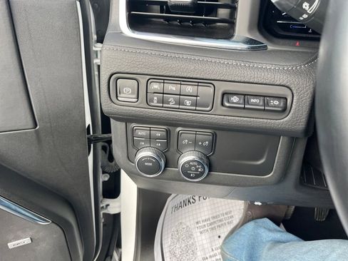 Used 2023 GMC Yukon Denali image 13