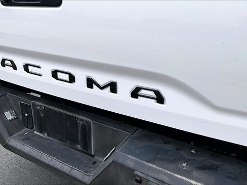 Used 2016 Toyota Tacoma SR w/ SR Convenience Package RWD image 9