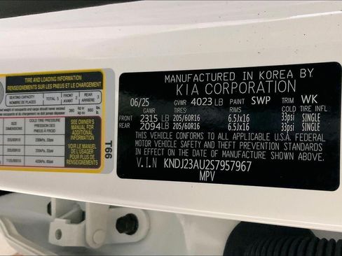 Certified 2025 Kia Soul LX FWD image 31