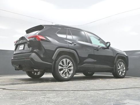 Used 2021 Toyota RAV4 XLE Premium image 33