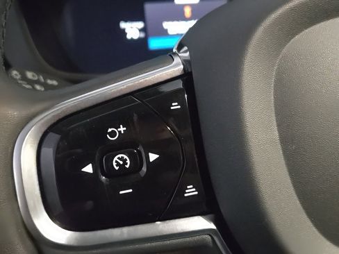 Certified 2023 Volvo XC60 B5 Plus w/ Climate Package image 26