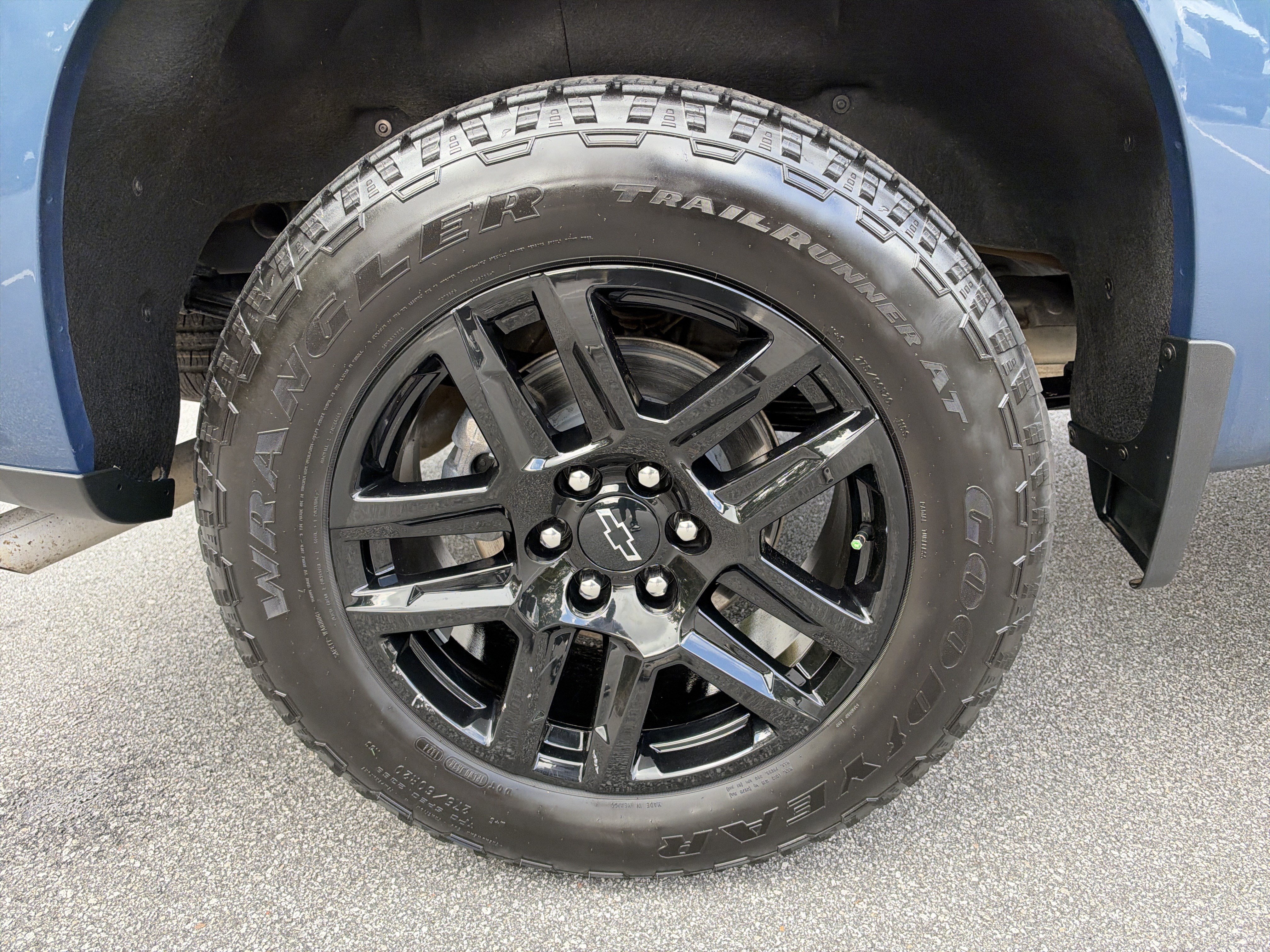 Used 2024 Chevrolet Silverado 1500 Custom w/ Turbomax Blackout Package AWD/4WD image 21