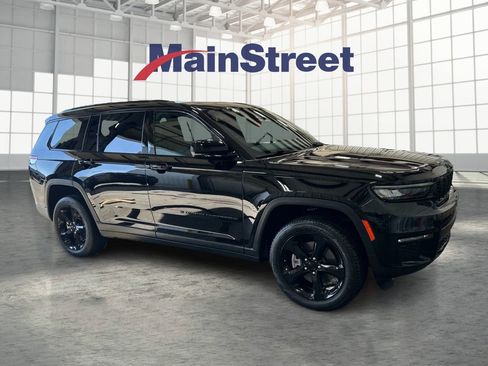 Used 2025 Jeep Grand Cherokee L Limited w/ Black Appearance Package image 7