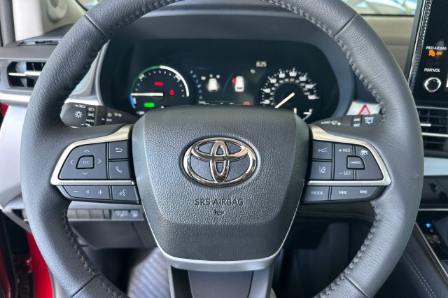 Used 2026 Toyota Sienna XLE AWD/4WD image 22