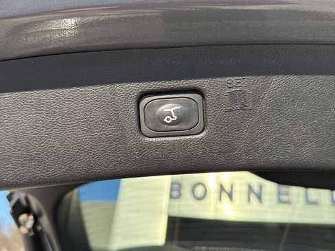 Used 2024 Ford Edge SEL w/ Convenience Package image 9