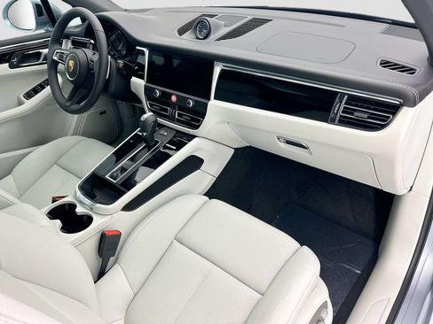 Used 2026 Porsche Macan AWD/4WD image 19