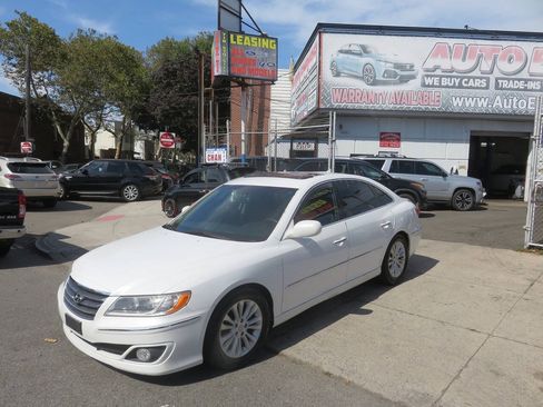 Used 2011 Hyundai Azera GLS w/ Premium Pkg 2 FWD image 2