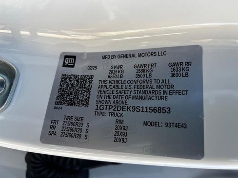 New 2025 GMC Canyon AT4 w/ Nightfall Edition image 17