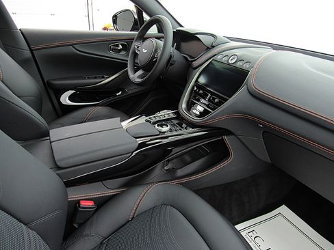 Used 2023 Aston Martin DBX AWD/4WD image 25