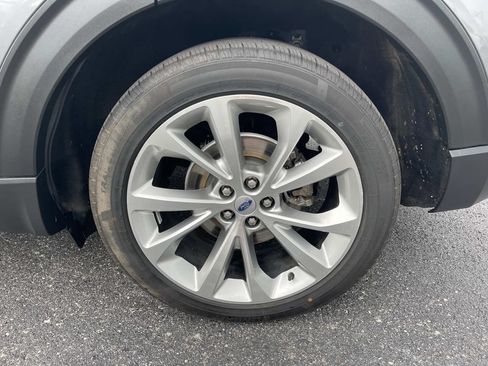 Used 2021 Ford Explorer Platinum w/ Premium Technology Package RWD image 11