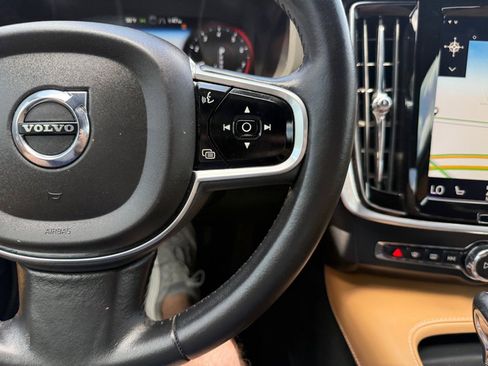 Used 2017 Volvo S90 T6 Momentum w/ Vision Package image 32