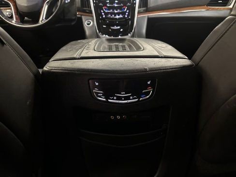 Used 2016 Cadillac Escalade Luxury image 35