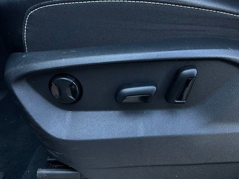 Used 2025 Volkswagen Atlas SE image 11