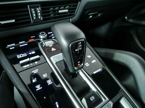 Certified 2023 Porsche Cayenne Platinum Edition AWD/4WD image 19