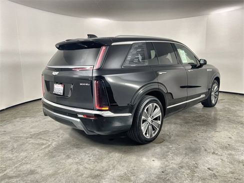 Used 2026 Cadillac Vistiq Luxury image 8