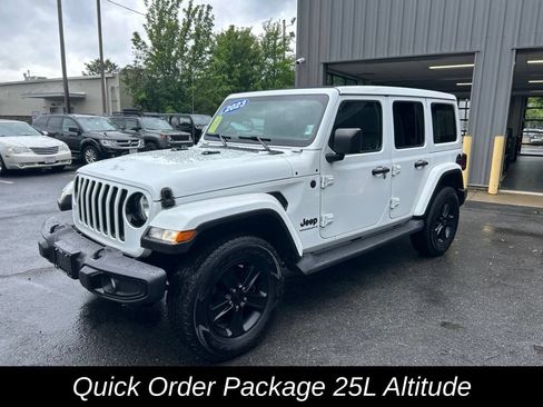 Used 2023 Jeep Wrangler Unlimited Sahara AWD/4WD image 10