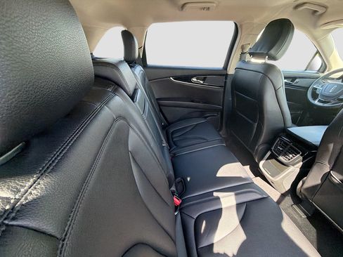 Used 2023 Lincoln Nautilus FWD w/ Premium Package image 27